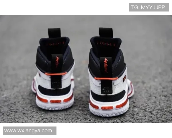 大牌球星足球鞋价格解析 热门品牌与款式全方位对比